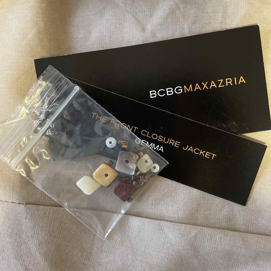 BCBGMAXAZRIA(ビーシービージーマックスアズリア)のBCBG MAXAZRIA  XSサイズ レディースのジャケット/アウター(ノーカラージャケット)の商品写真