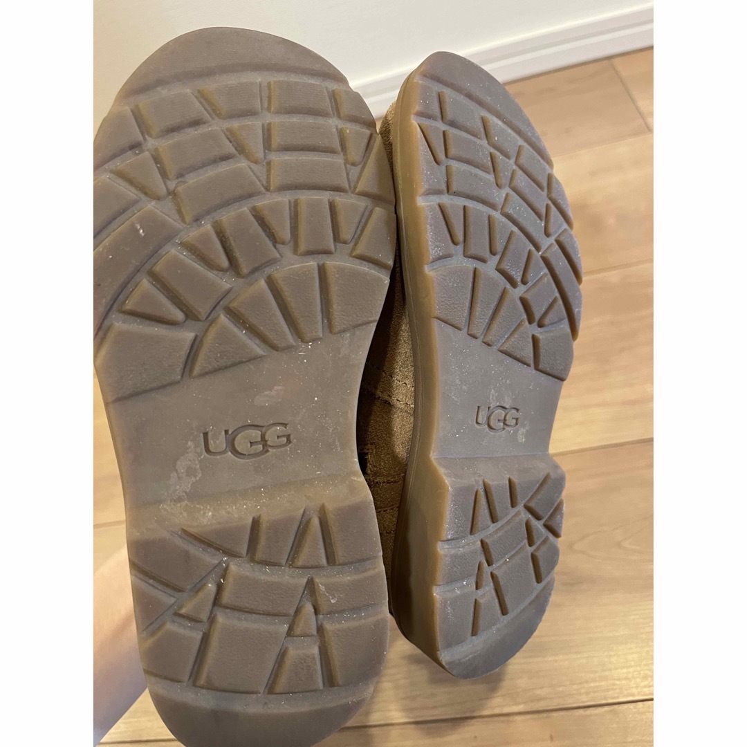 UGG(アグ)のUGG キッズ/ベビー/マタニティのキッズ靴/シューズ(15cm~)(ブーツ)の商品写真