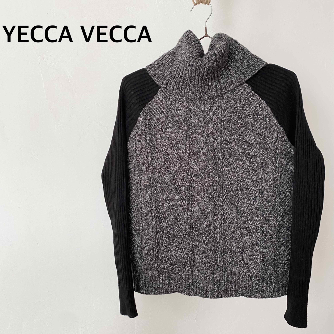 YECCA VECCA(イェッカヴェッカ)のイェッカヴェッカ　タートルネック　ニット　トップス　グレー　ブラック レディースのトップス(ニット/セーター)の商品写真