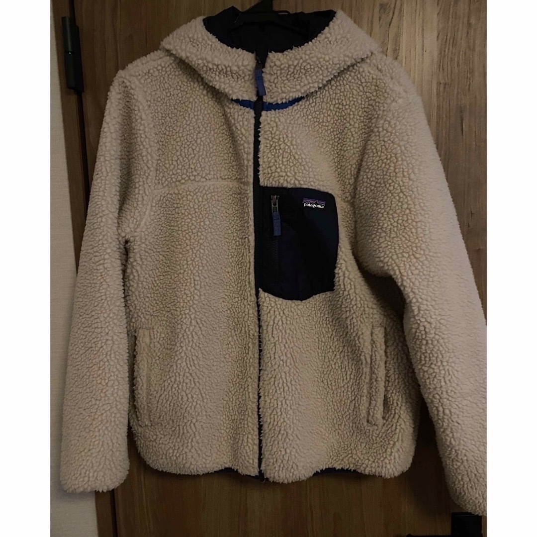 patagonia(パタゴニア)のパタゴニア キッズリバーシブルレディフレディフーディ　XXL レディースのジャケット/アウター(ブルゾン)の商品写真