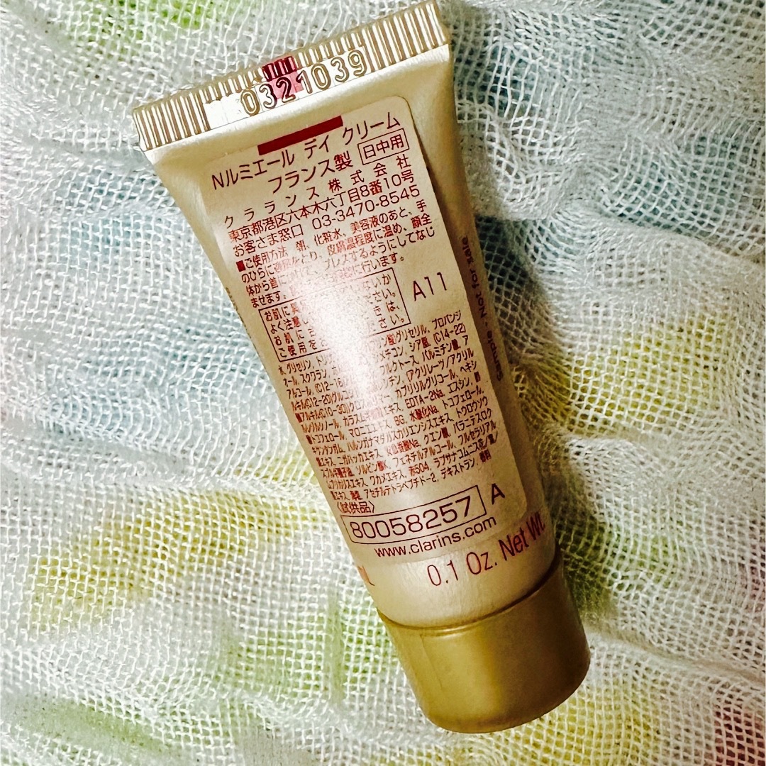 CLARINS(クラランス)のクラランス Ｎルミエール デイ クリーム サンプル2点セット　新品未開封 コスメ/美容のスキンケア/基礎化粧品(フェイスクリーム)の商品写真