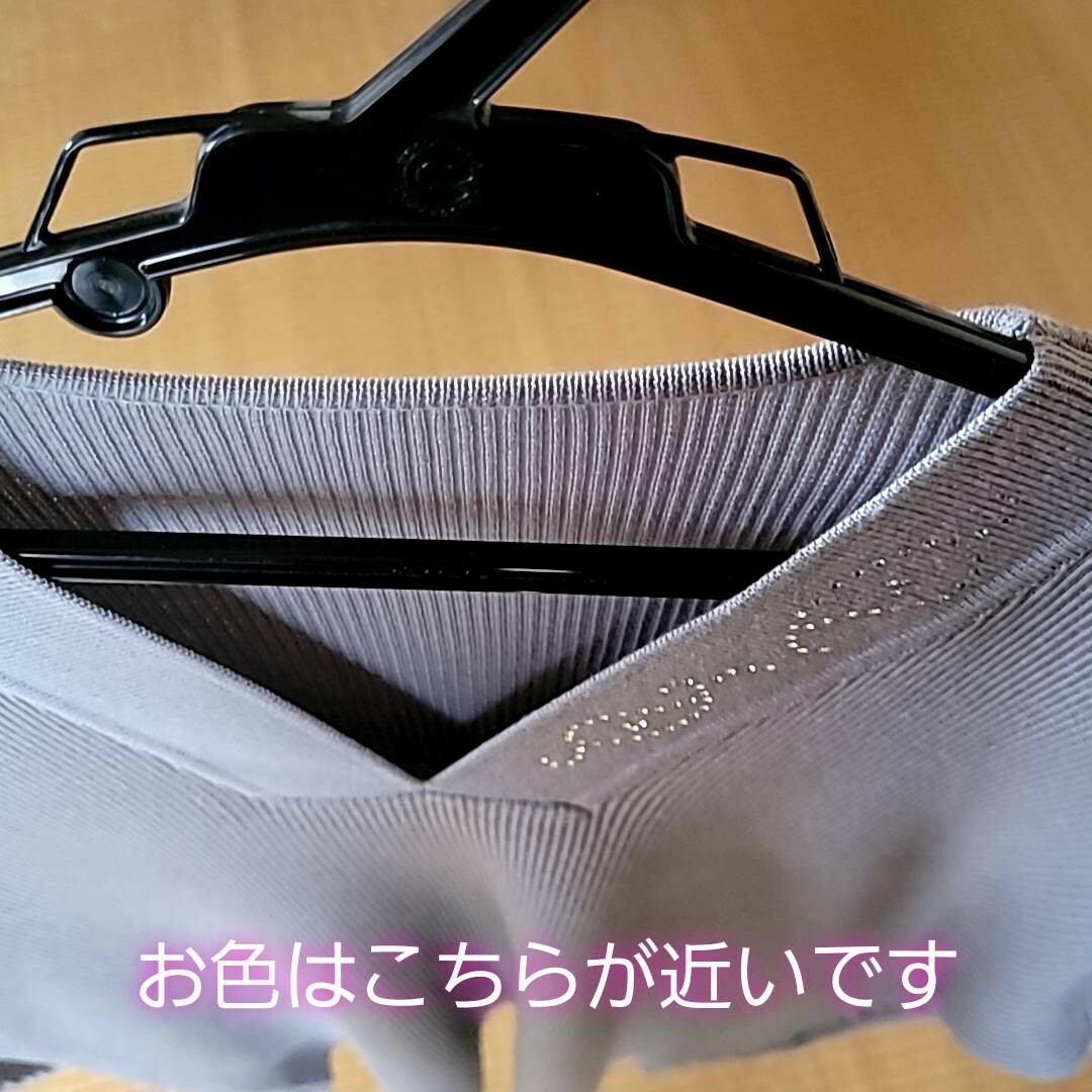 POLA(ポーラ)の美品 婦人服  POLA ニット セーター レディース Vネック ブラウス 薄紫 レディースのトップス(ニット/セーター)の商品写真