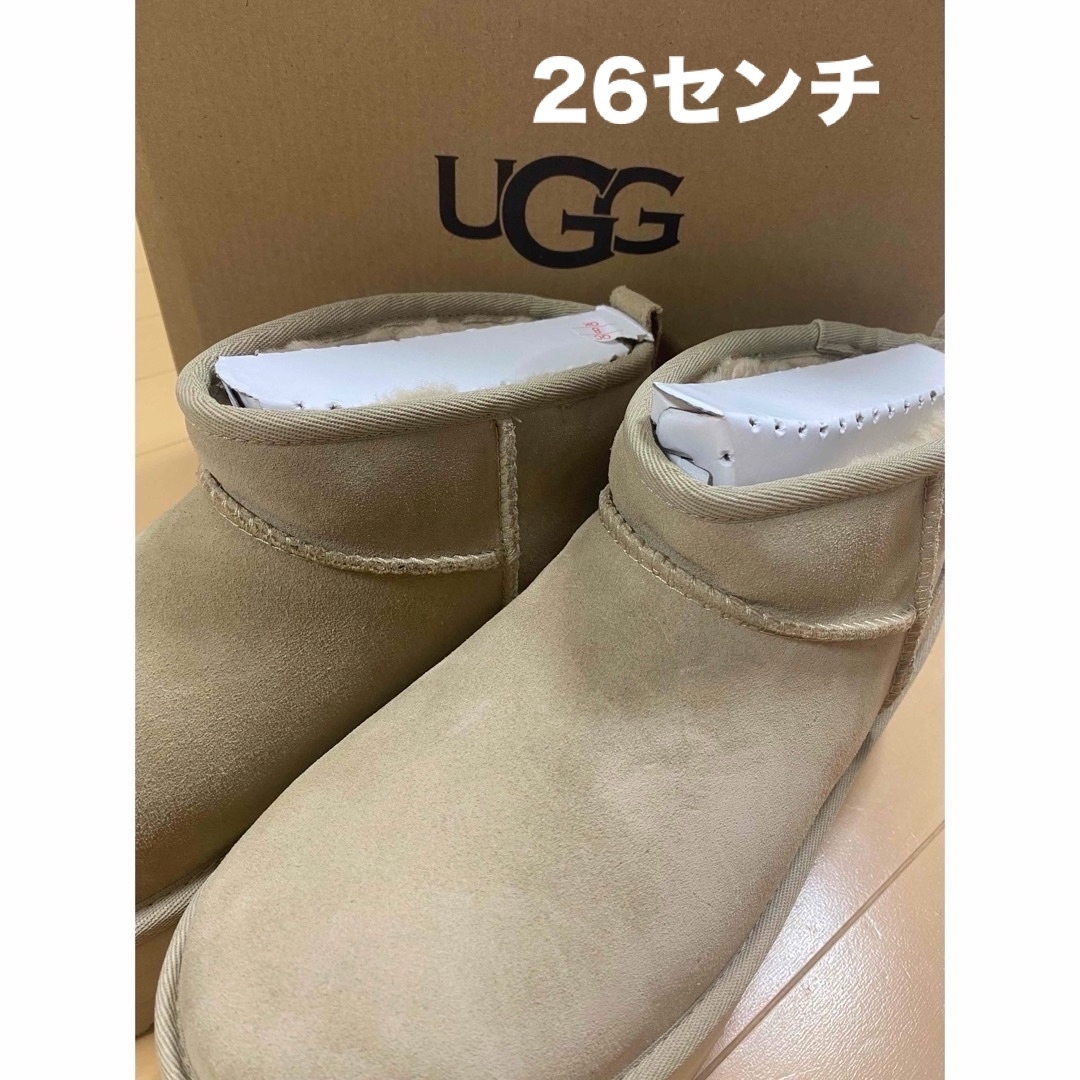 UGG(アグ)のUGG CLASSIC ULTRA MINI PLATFORM 新品　26センチ レディースの靴/シューズ(ブーツ)の商品写真