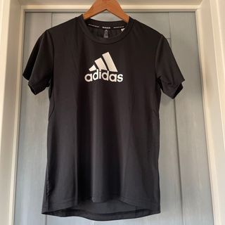 アディダス(adidas)のアディダス　Tシャツ　レディース　フィットネス　黒　シンプル(Tシャツ(半袖/袖なし))