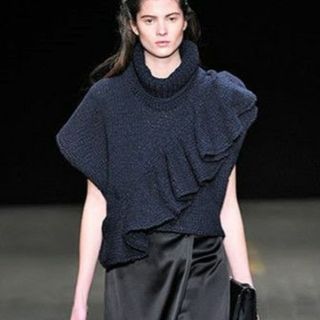 スリーワンフィリップリム(3.1 Phillip Lim)の美品 3.1 Phillip Lim ラッフルフリルニットベスト M ネイビー(ベスト/ジレ)