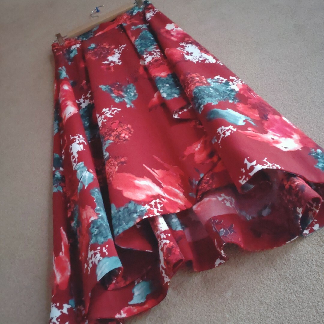 FRAY I.D(フレイアイディー)の美品　フレイアイディー　カシュクールフレアスカート　レッド　水彩タッチ　Sサイズ レディースのスカート(ひざ丈スカート)の商品写真