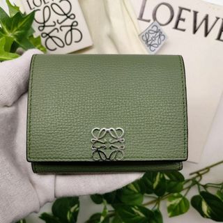 ロエベ(LOEWE)のロエベ　三つ折り財布　トライフォールドウォレット　アナグラム　ローズマリー(財布)