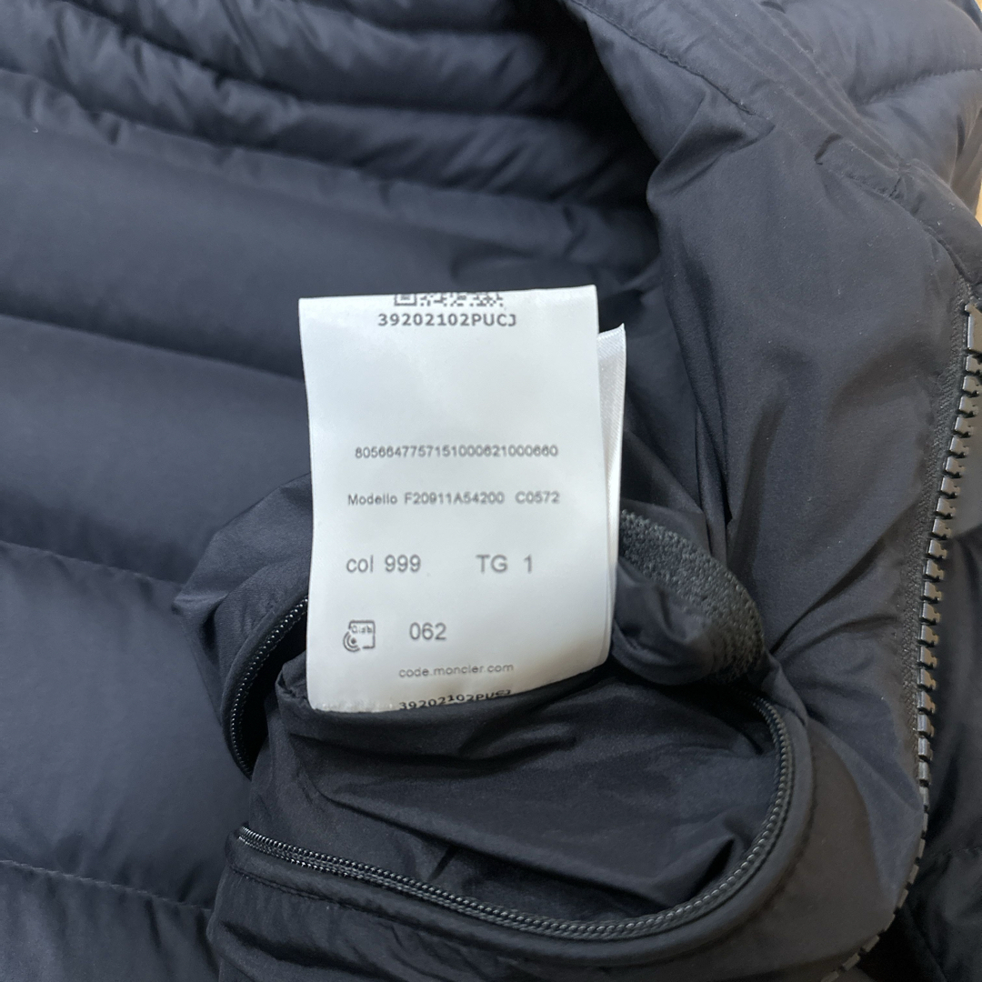 MONCLER(モンクレール)のモンクレールショートダウンジャケット メンズのジャケット/アウター(ダウンジャケット)の商品写真
