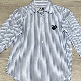 コムデギャルソン(COMME des GARCONS)のコムデギャルソン　ワイシャツ　シャツ　水色　ストライプ　ハートロゴ　(シャツ/ブラウス(長袖/七分))