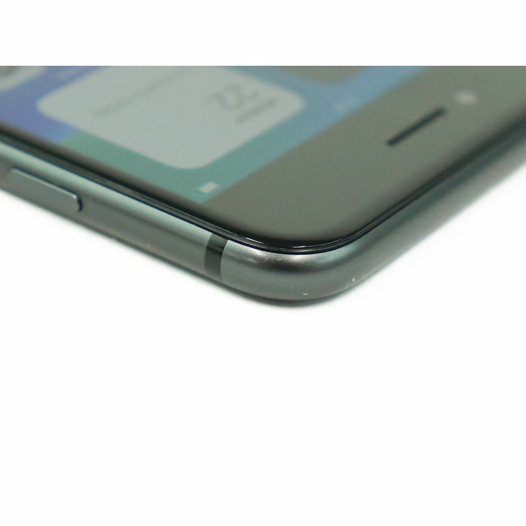 Apple(アップル)のSIMフリ シルバー アイフォン 本体 Apple iPhone 8 64 GB スマホ/家電/カメラのスマートフォン/携帯電話(スマートフォン本体)の商品写真
