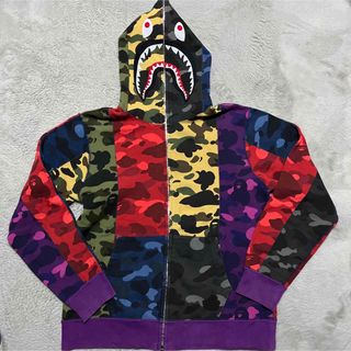 アベイシングエイプ(A BATHING APE)のAPE BAPE KAWS MIX CAMO シャークパーカー　SHARK XL(パーカー)