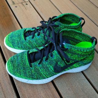 ナイキ(NIKE)のNIKE  フライニット チャッカ　27.5(スニーカー)