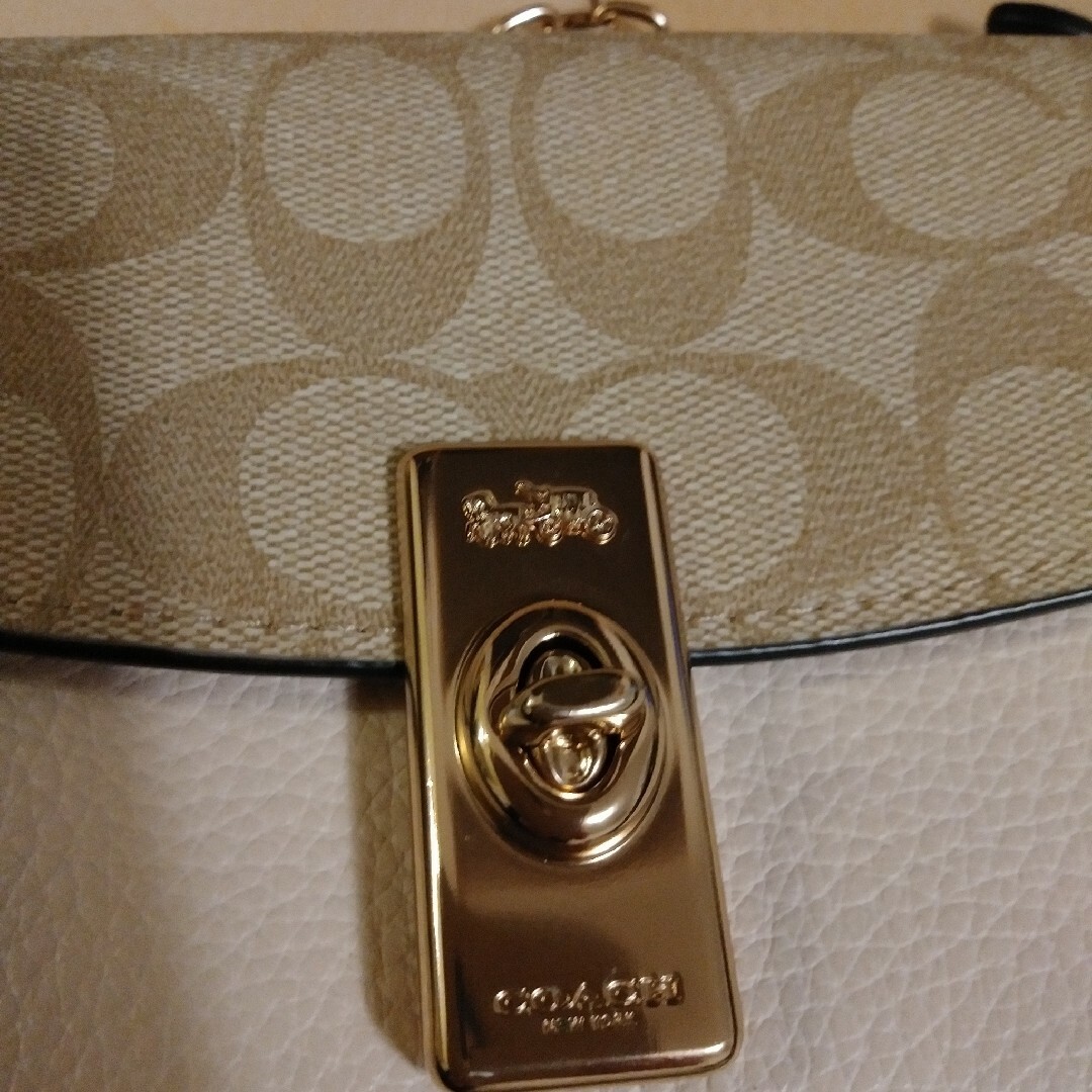 COACH(コーチ)のお値下げ　　超美品 COACHショルダーバッグ レディースのバッグ(ショルダーバッグ)の商品写真