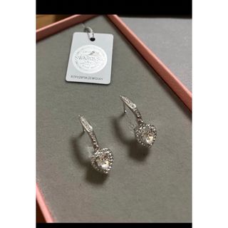 SWAROVSKI - 揺れるピアス スワロフスキーキュービック