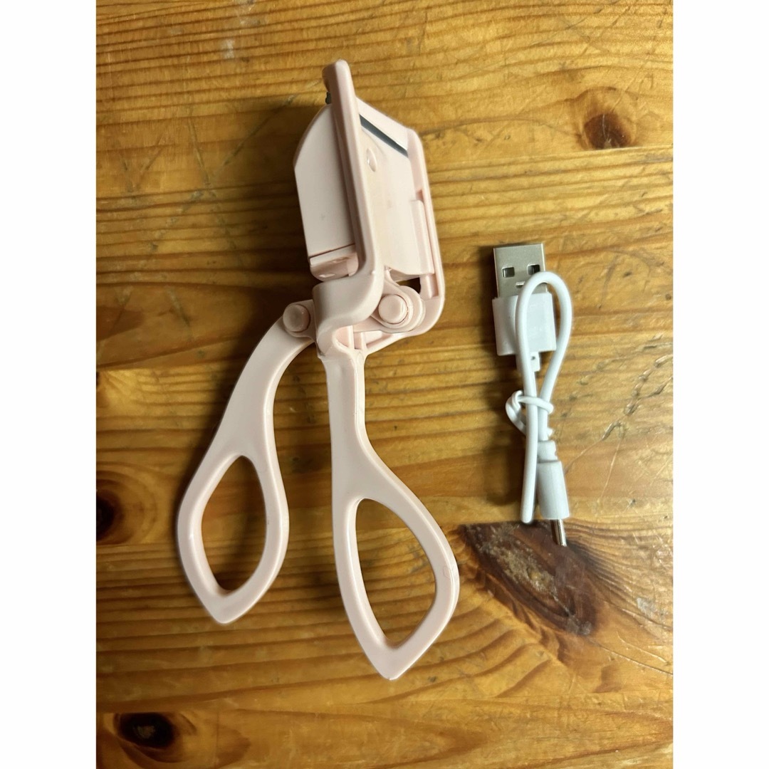 【新品・未使用】ホットビューラー　EyelashCurler充電ケーブル付ピンク コスメ/美容のメイク道具/ケアグッズ(ホットビューラー)の商品写真