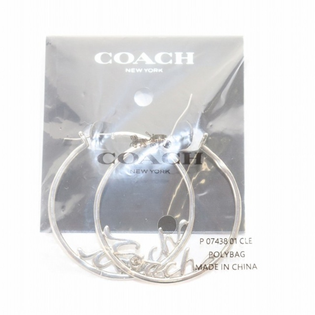 COACH(コーチ)のコーチ COACH ロゴ スクリプト フープ ピアス 両耳用 輪っか シルバー レディースのアクセサリー(ピアス)の商品写真