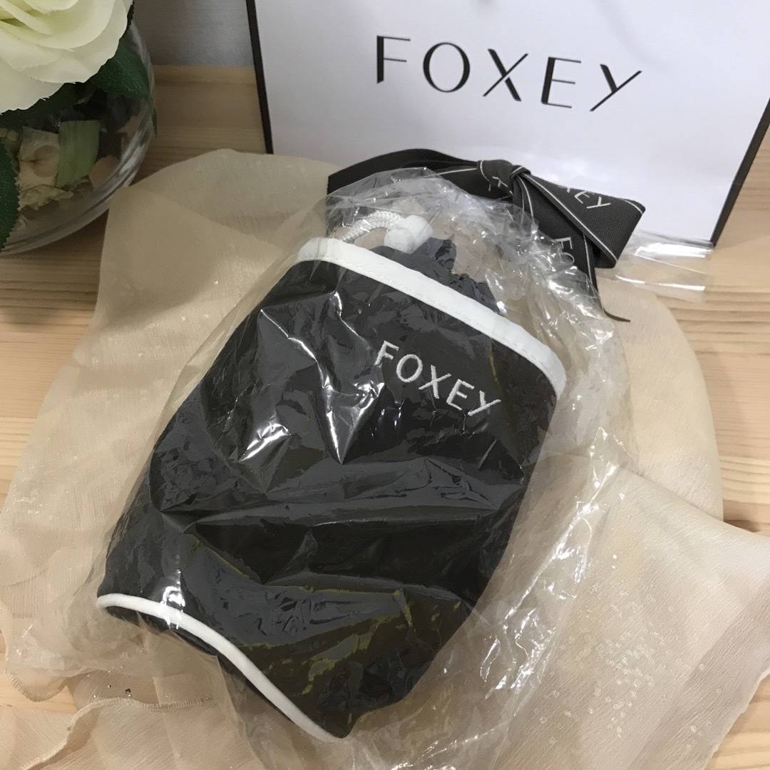 FOXEY(フォクシー)の新品未使用✨フォクシー foxey ペットボトルケース　カバー　ホルダー レディースのファッション小物(その他)の商品写真