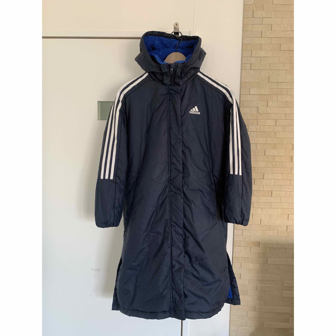 adidas(アディダス)のadidas キッズ　150 ベンチコート　美品　青　紺 キッズ/ベビー/マタニティのキッズ服男の子用(90cm~)(ジャケット/上着)の商品写真