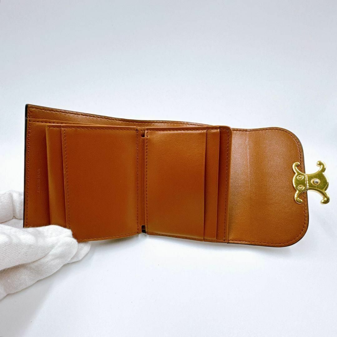 celine(セリーヌ)のセリーヌ レザー トリオンフ シャイニースムースラムスキン タン 三つ折り財布 レディースのファッション小物(財布)の商品写真