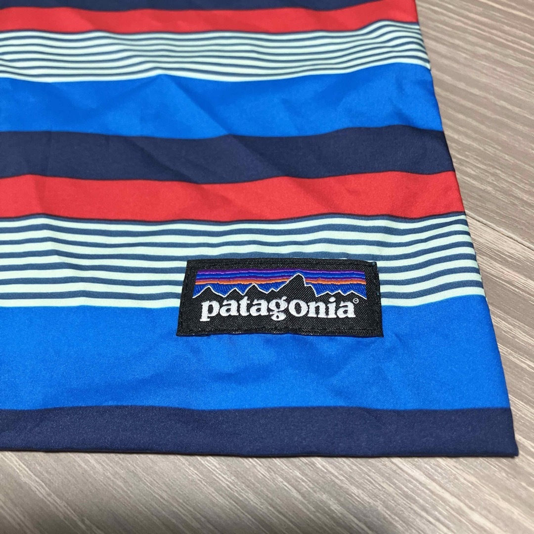 patagonia(パタゴニア)のパタゴニア　ギフトバッグ　ブルー　ボーダー　ショップ袋 レディースのバッグ(ショップ袋)の商品写真