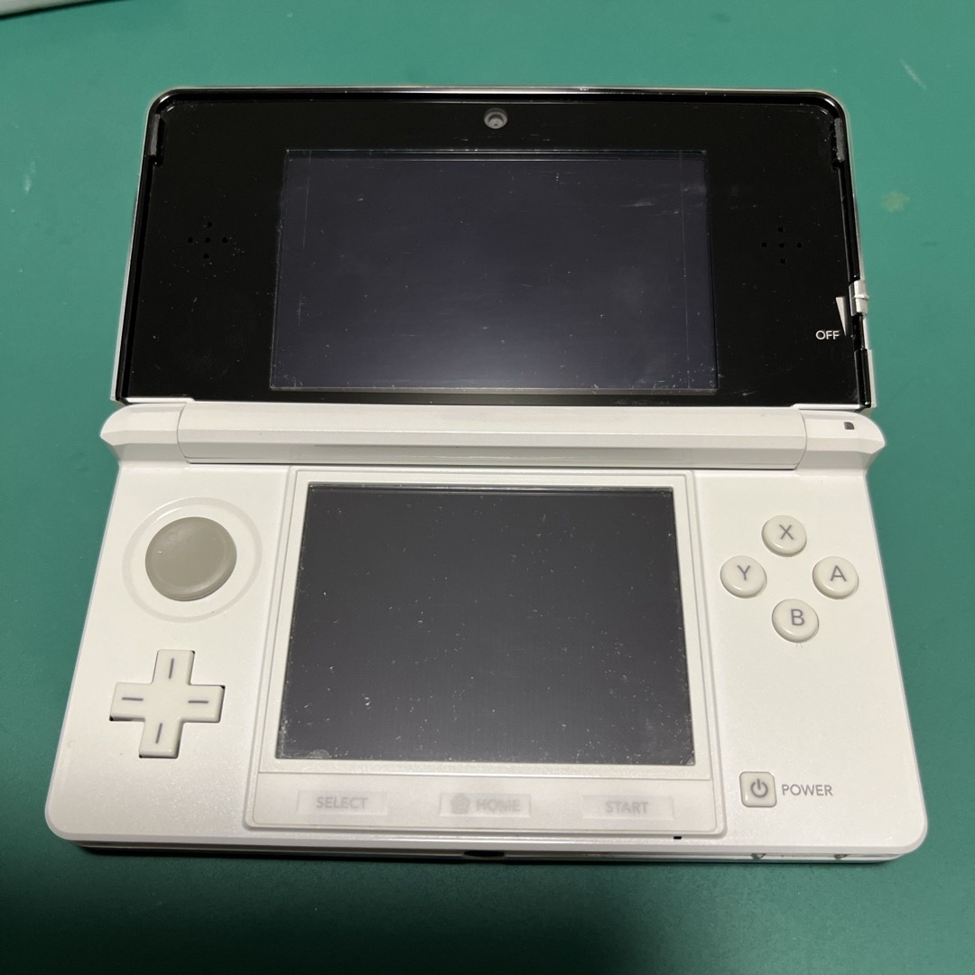 ニンテンドー3DS(ニンテンドー3DS)のepi様専用　Nintendo 3DS本体  ポケモンホワイトセット エンタメ/ホビーのゲームソフト/ゲーム機本体(携帯用ゲーム機本体)の商品写真