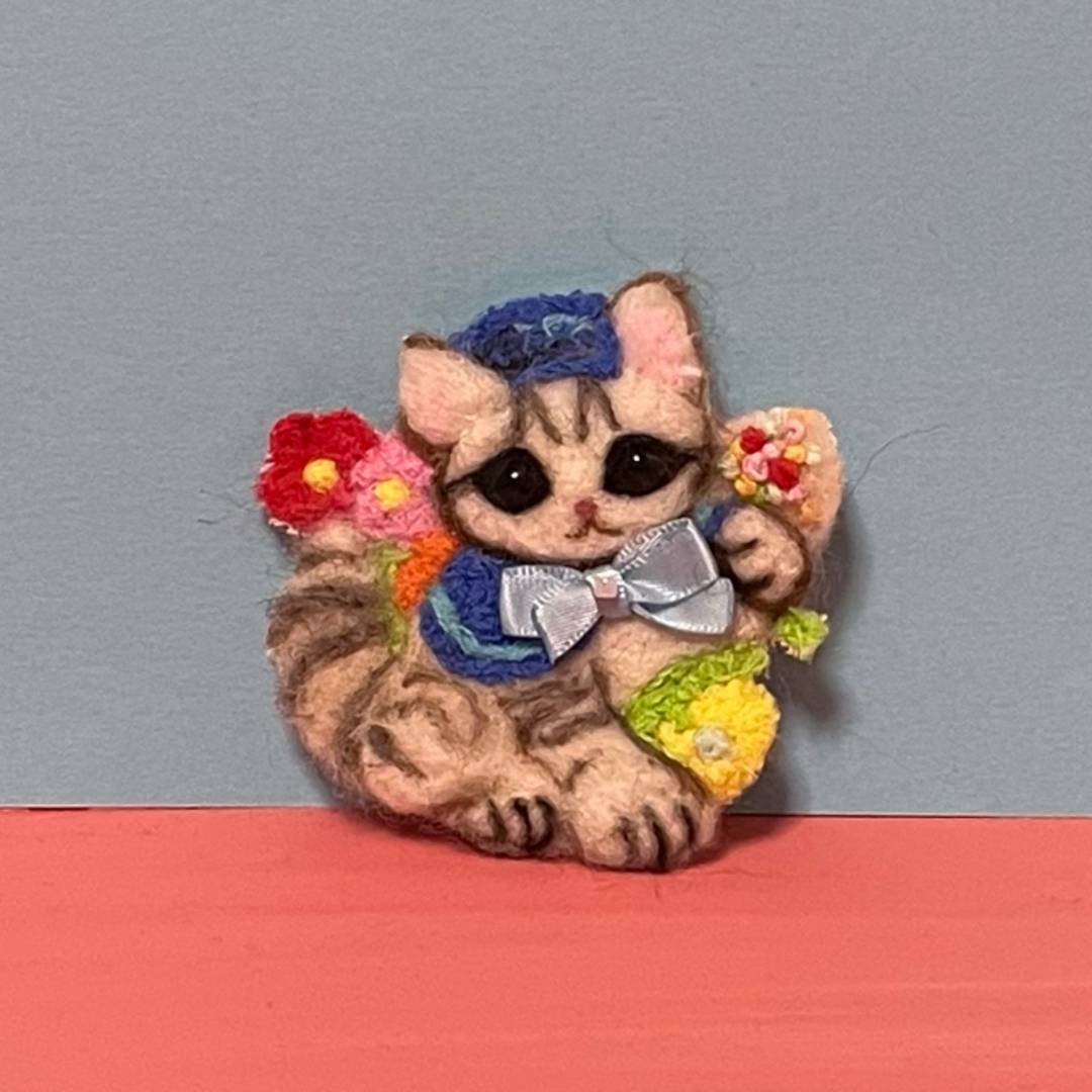 羊毛フェルト　猫ブローチ ハンドメイドのアクセサリー(コサージュ/ブローチ)の商品写真