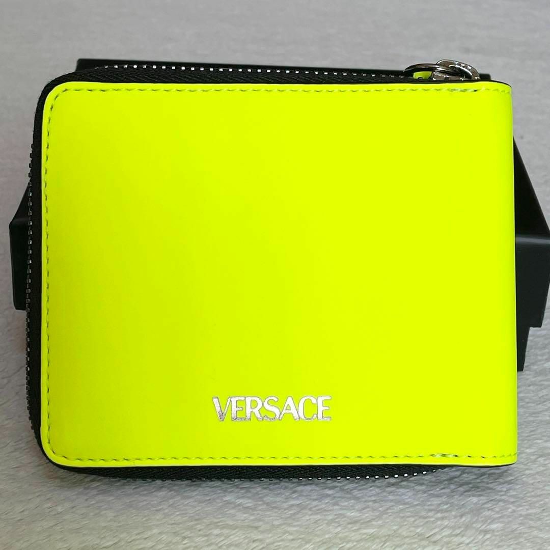 VERSACE(ヴェルサーチ)の【新品未使用品✨】☆ヴェルサーチェ☆折りたたみ財布☆イエロー☆メデューサ☆レザー メンズのファッション小物(折り財布)の商品写真