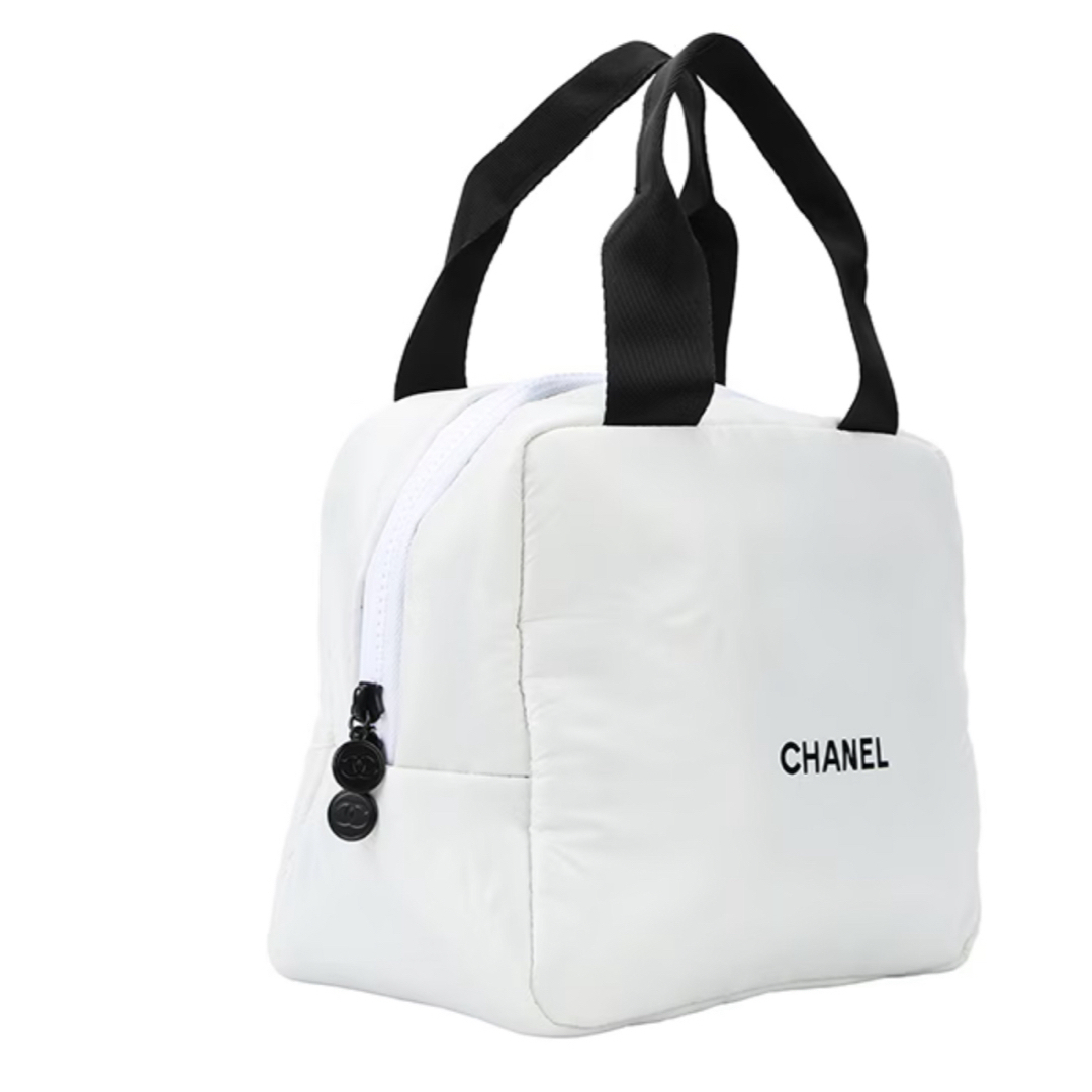 CHANEL - シャネルノベルティミニバッグ 新品未使用品白の通販 by サキ ...