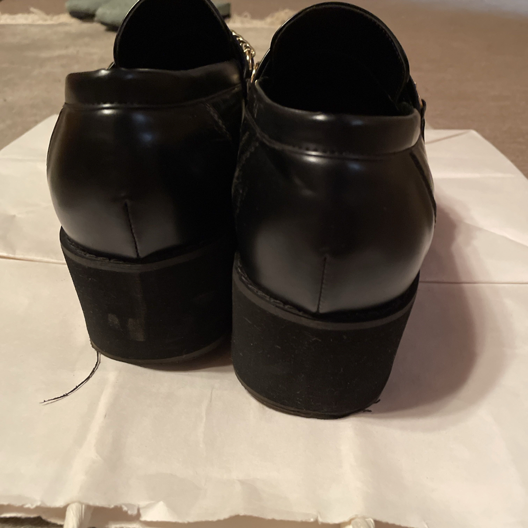 PUNYUS(プニュズ)のPUNYUS         厚底チェーン付きローファー レディースの靴/シューズ(ローファー/革靴)の商品写真