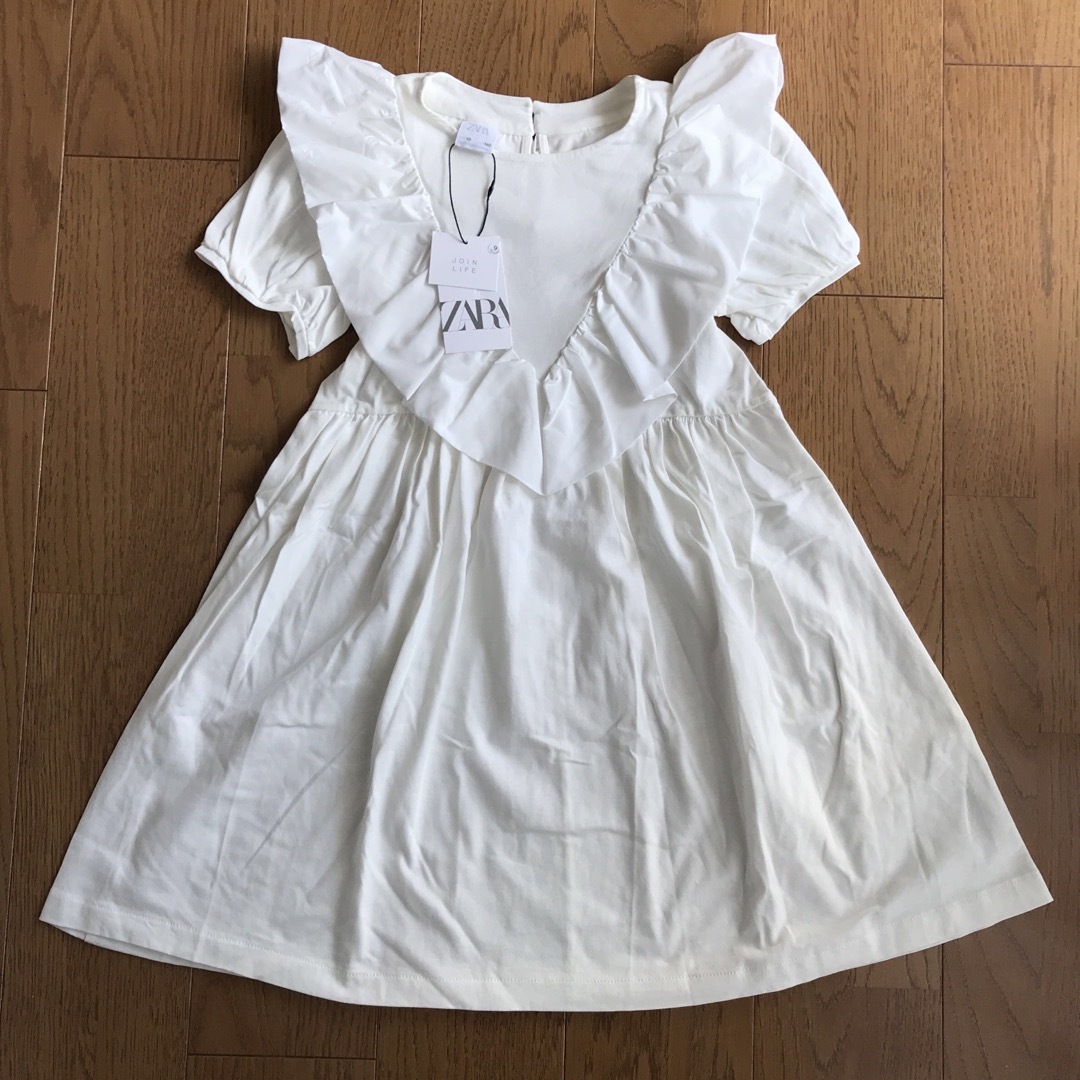 ZARA KIDS(ザラキッズ)のザラ キッズ　ZARA kids フリル　ワンピース　140 ホワイト キッズ/ベビー/マタニティのキッズ服女の子用(90cm~)(ワンピース)の商品写真