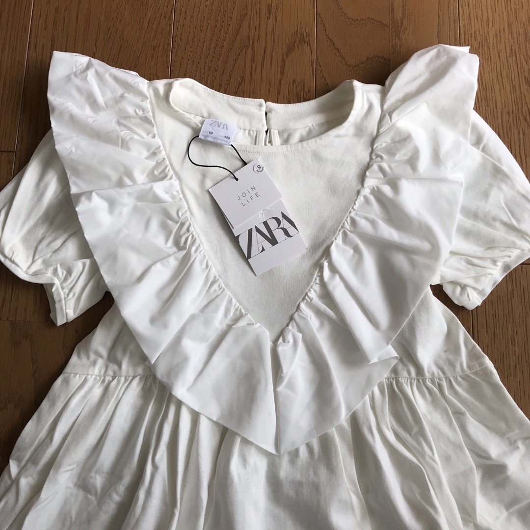 ZARA KIDS(ザラキッズ)のザラ キッズ　ZARA kids フリル　ワンピース　140 ホワイト キッズ/ベビー/マタニティのキッズ服女の子用(90cm~)(ワンピース)の商品写真