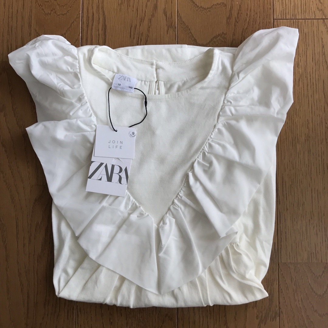 ZARA KIDS(ザラキッズ)のザラ キッズ　ZARA kids フリル　ワンピース　140 ホワイト キッズ/ベビー/マタニティのキッズ服女の子用(90cm~)(ワンピース)の商品写真