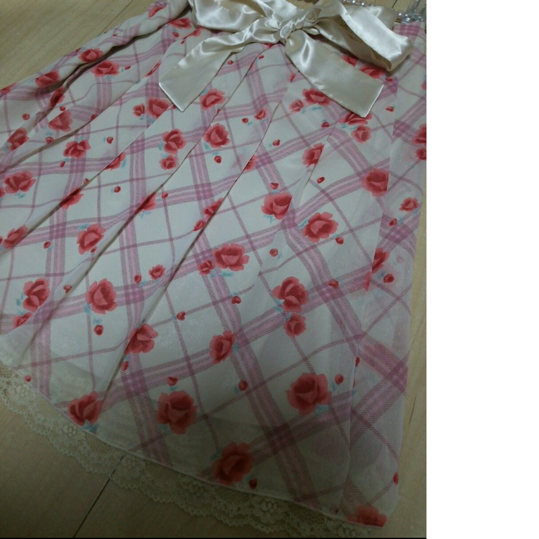 PinkyGirls(ピンキーガールズ)のピンキーガールズ pinkygirl's 花柄 薔薇 リボン プリーツ スカート レディースのスカート(ひざ丈スカート)の商品写真
