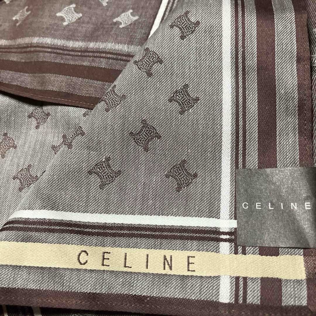 celine(セリーヌ)のCELINE    セリーヌハンカチ　マカダム　ブラウン新品未使用シール付き レディースのファッション小物(ハンカチ)の商品写真