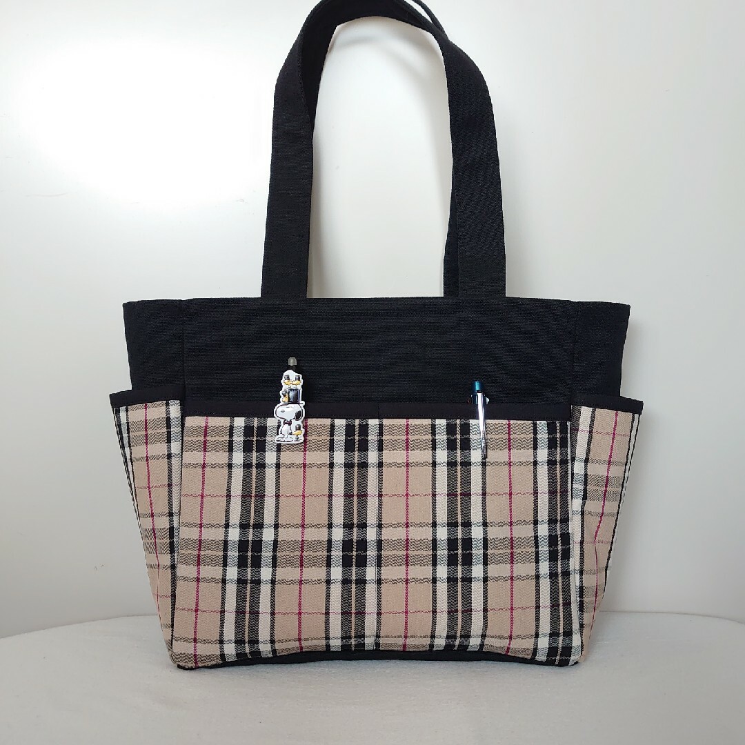 タータンチェック　サイドポケット　肩掛けトートバッグ　ハンドメイド ハンドメイドのファッション小物(バッグ)の商品写真