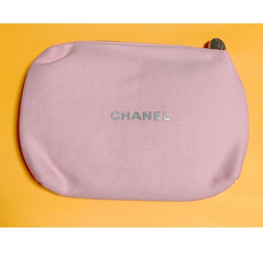 CHANEL(シャネル)の【CHANEL】ノベルティポーチ コスメ/美容のコスメ/美容 その他(その他)の商品写真