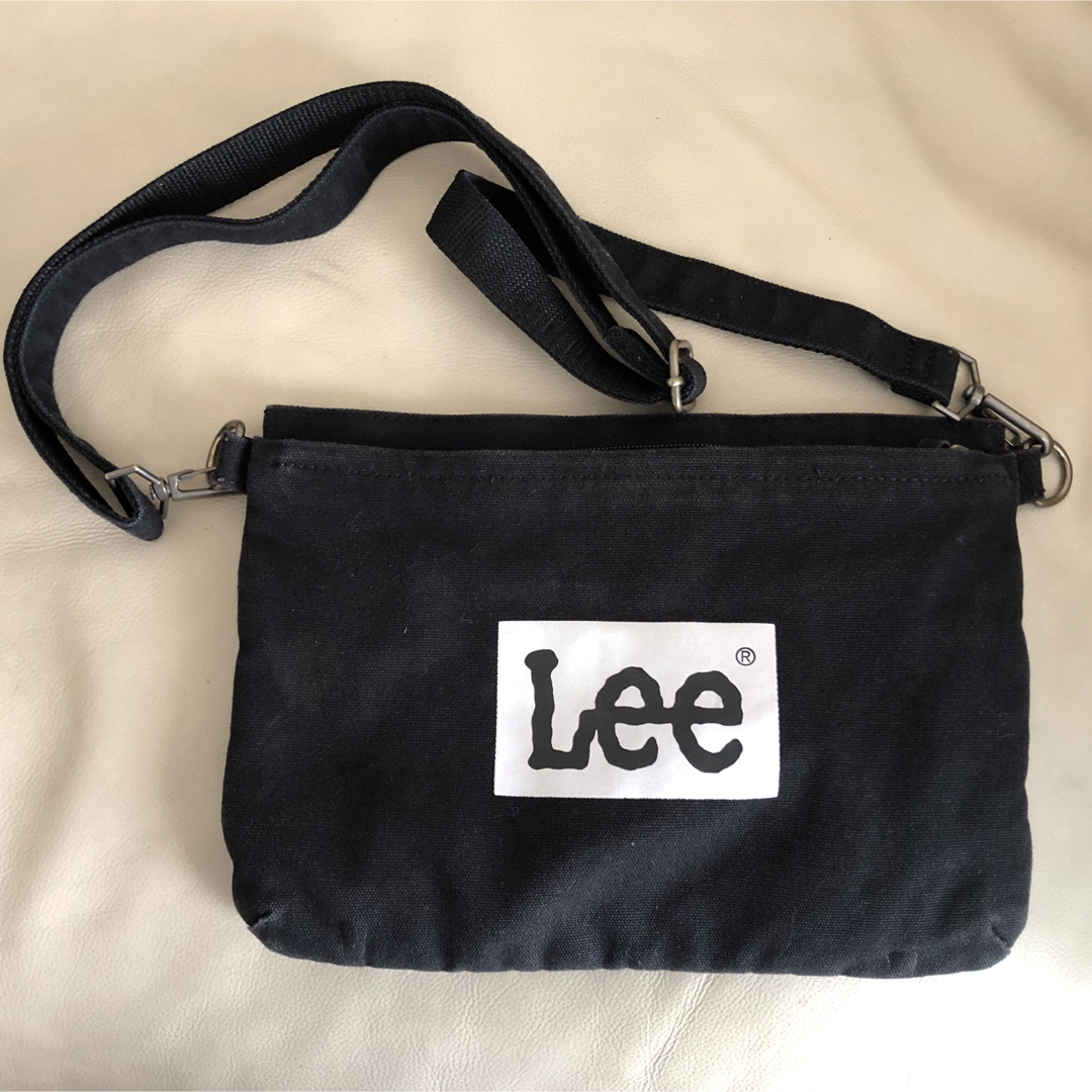 Lee(リー)の【リー】LEE　ショルダーバッグ　カバン　デカロゴ　ブラック黒　ポーチHY メンズのバッグ(ショルダーバッグ)の商品写真