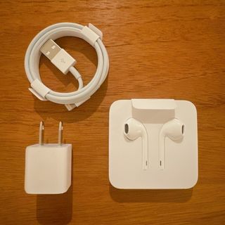 アップル(Apple)の【新品未使用】iPhone Lightning 純正イヤホン アダプタ ケーブル(バッテリー/充電器)