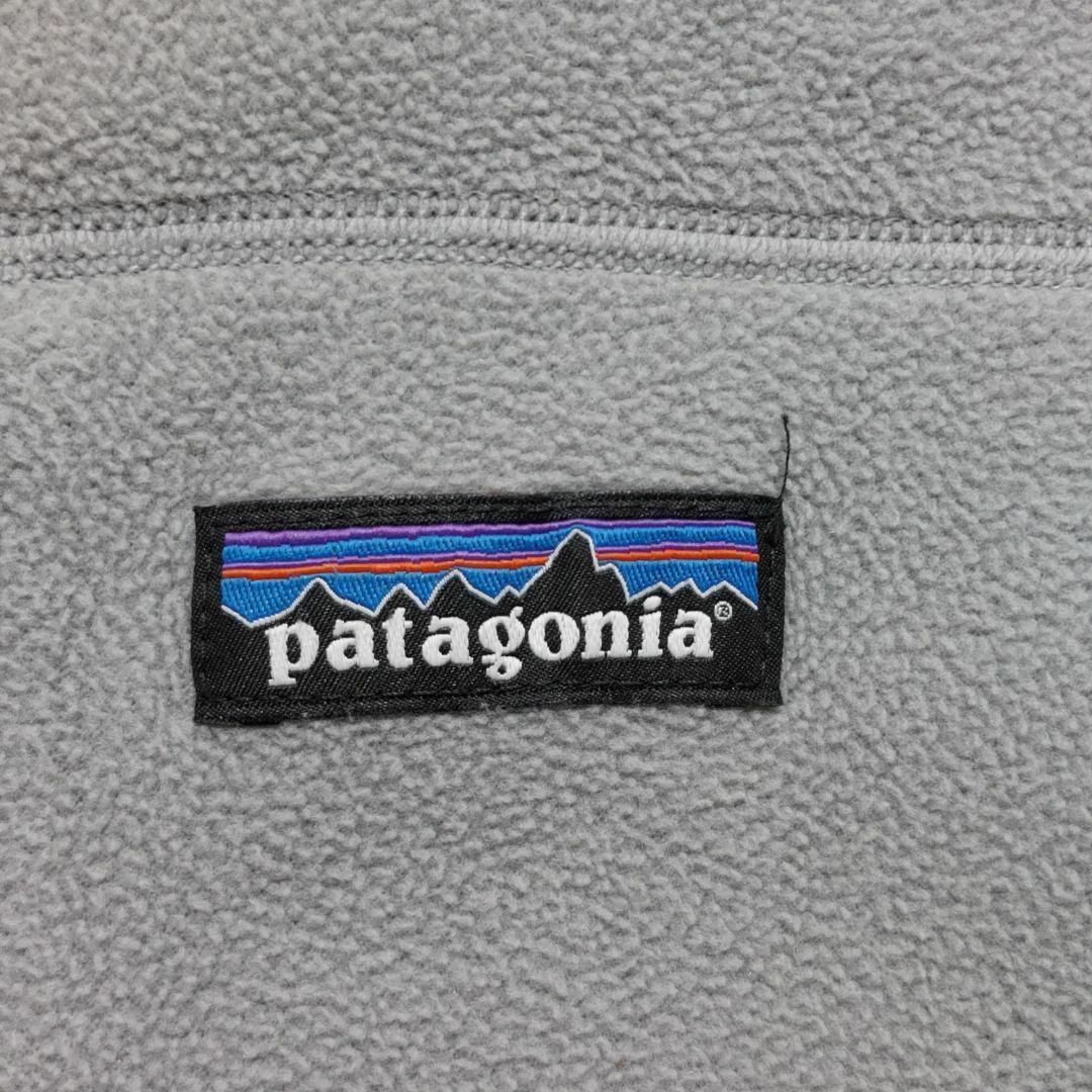patagonia(パタゴニア)のpatagonia パタゴニア ジップフリース ロゴ刺繍 L グレー 黒 青 赤 メンズのトップス(スウェット)の商品写真