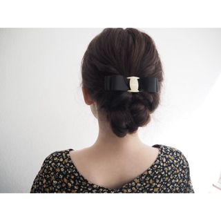 送料無料【バックル付リボンバレッタ】ヘアアクセ　高見え　可愛い　上品　結婚式(バレッタ/ヘアクリップ)