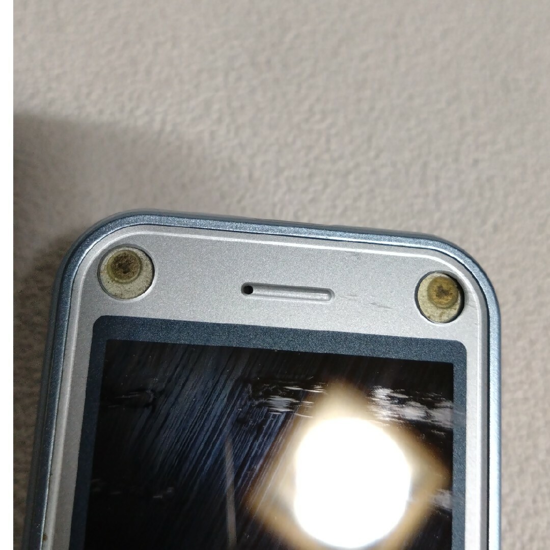 NEC(エヌイーシー)のNEC N-06B（水色？）  充電器セット ワンセグ用にどうぞ スマホ/家電/カメラのスマートフォン/携帯電話(携帯電話本体)の商品写真