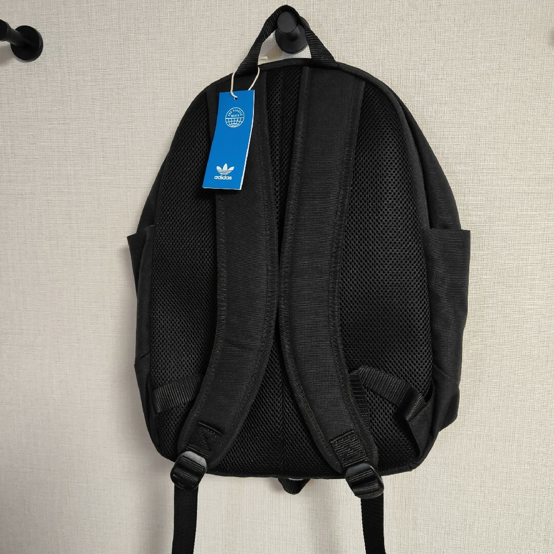 adidas(アディダス)の新品未使用アディダスオリジナルス　リュック　バックパック約23L adidas レディースのバッグ(リュック/バックパック)の商品写真