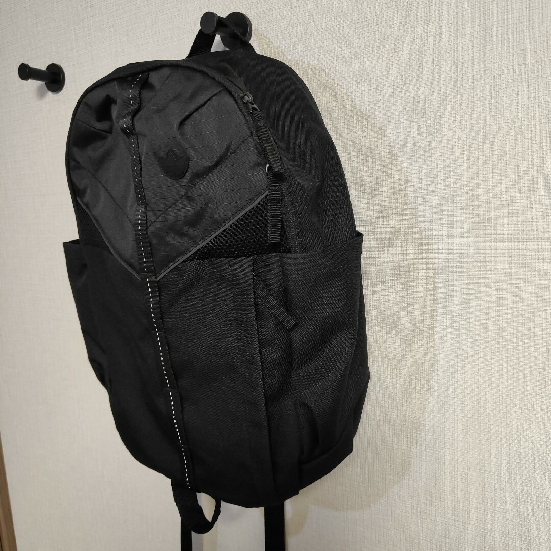 adidas(アディダス)の新品未使用アディダスオリジナルス　リュック　バックパック約23L adidas レディースのバッグ(リュック/バックパック)の商品写真