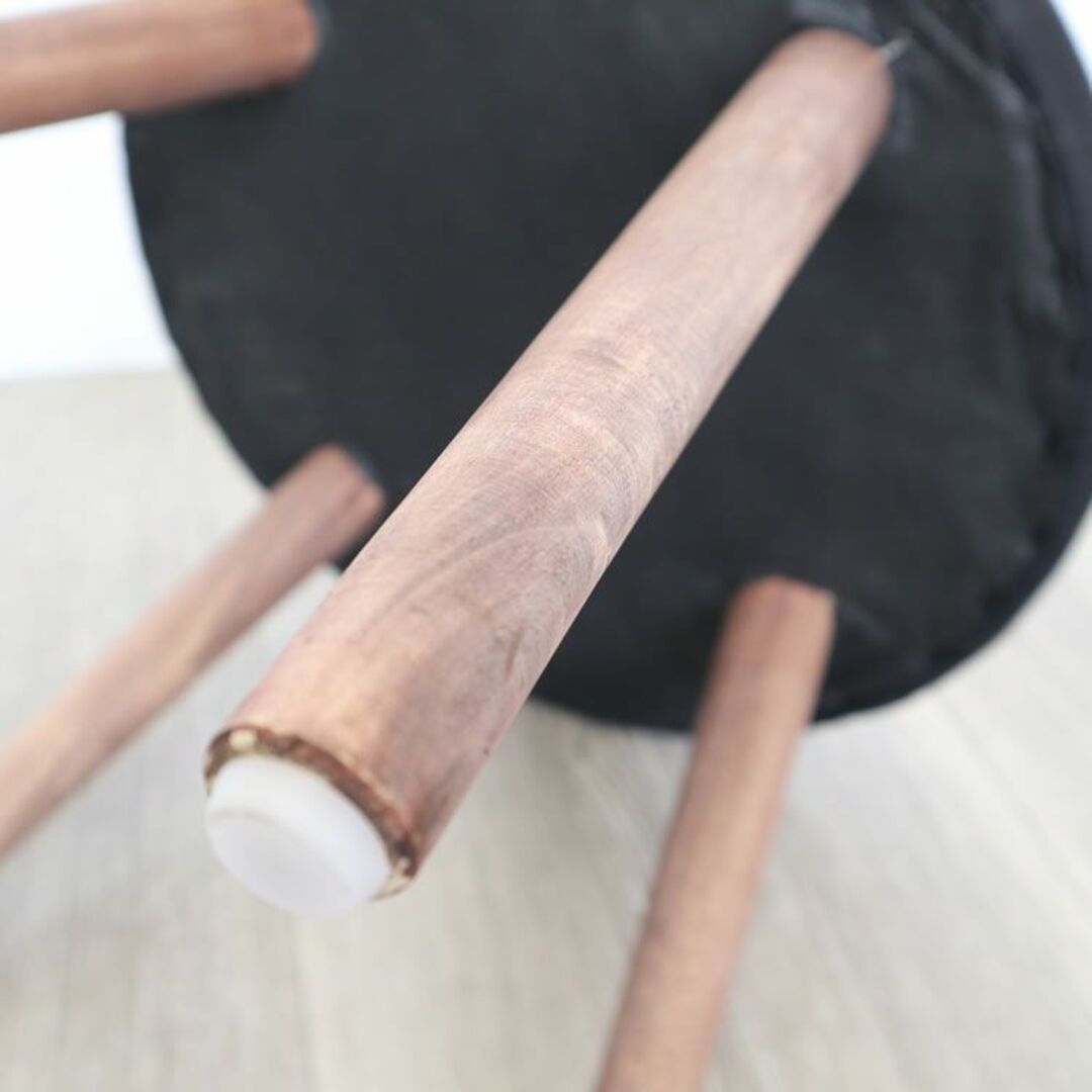 木脚スツール 刺繍 ブラックベージュ インテリア/住まい/日用品の椅子/チェア(スツール)の商品写真