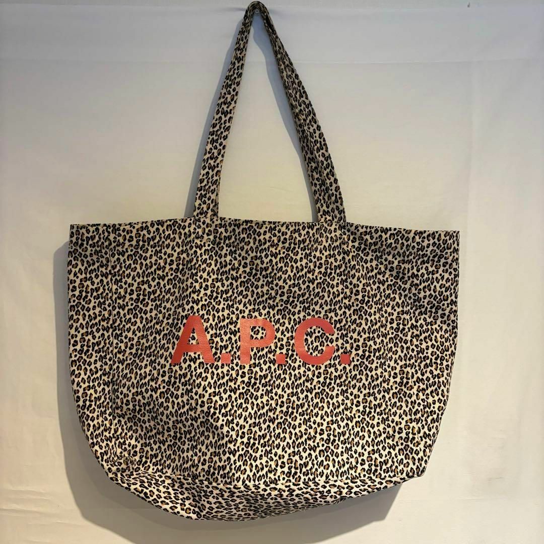 A.P.C(アーペーセー)のA.P.C. APC アーペーセー トートバッグ レオパード アニマル 総柄 レディースのバッグ(トートバッグ)の商品写真