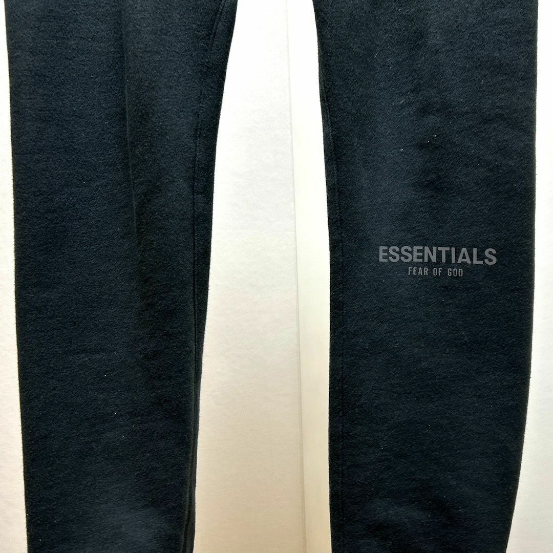 FEAR OF GOD(フィアオブゴッド)のEssentialsエッセンシャルズ/Fear of god/裏起毛パンツ/S メンズのパンツ(その他)の商品写真