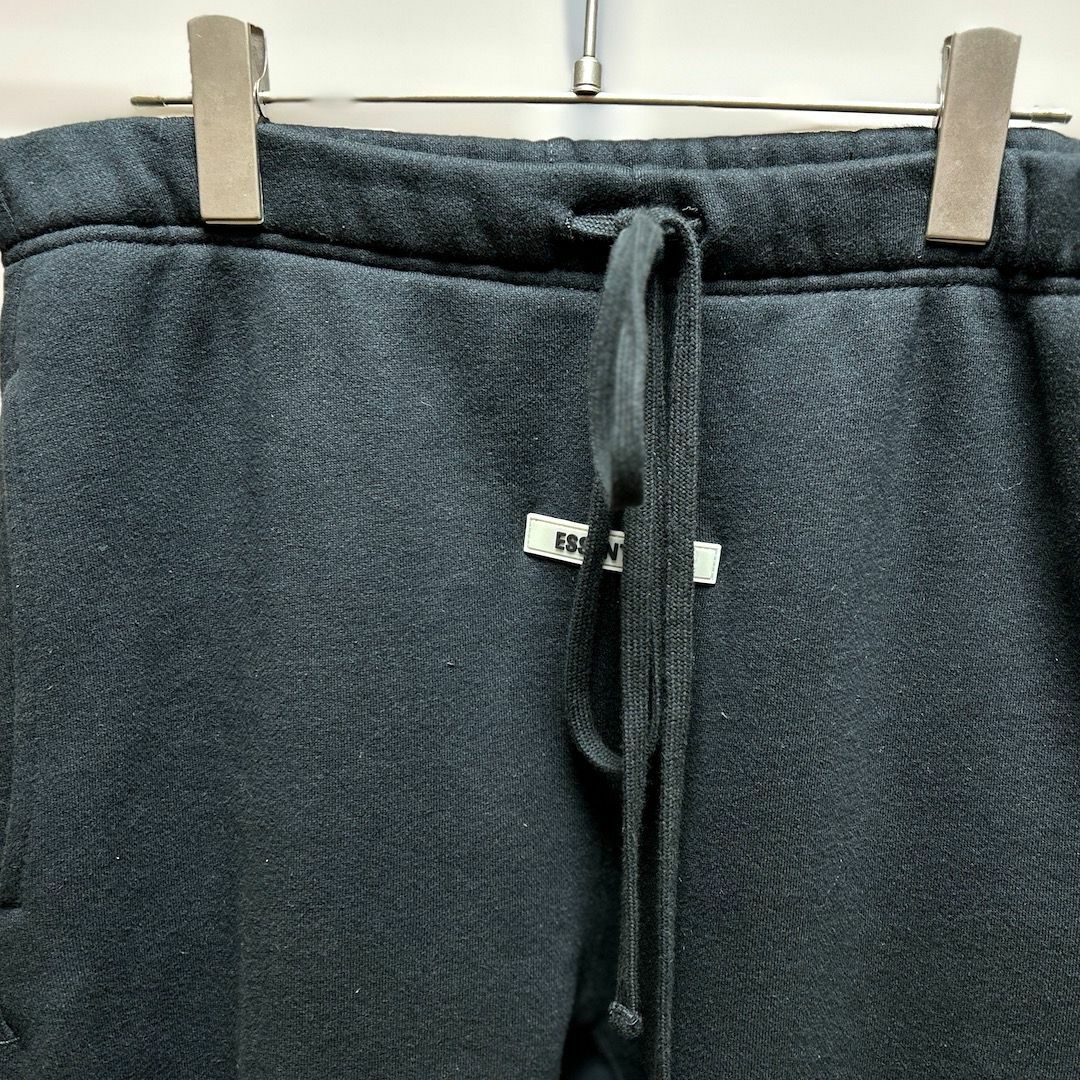 FEAR OF GOD(フィアオブゴッド)のEssentialsエッセンシャルズ/Fear of god/裏起毛パンツ/S メンズのパンツ(その他)の商品写真