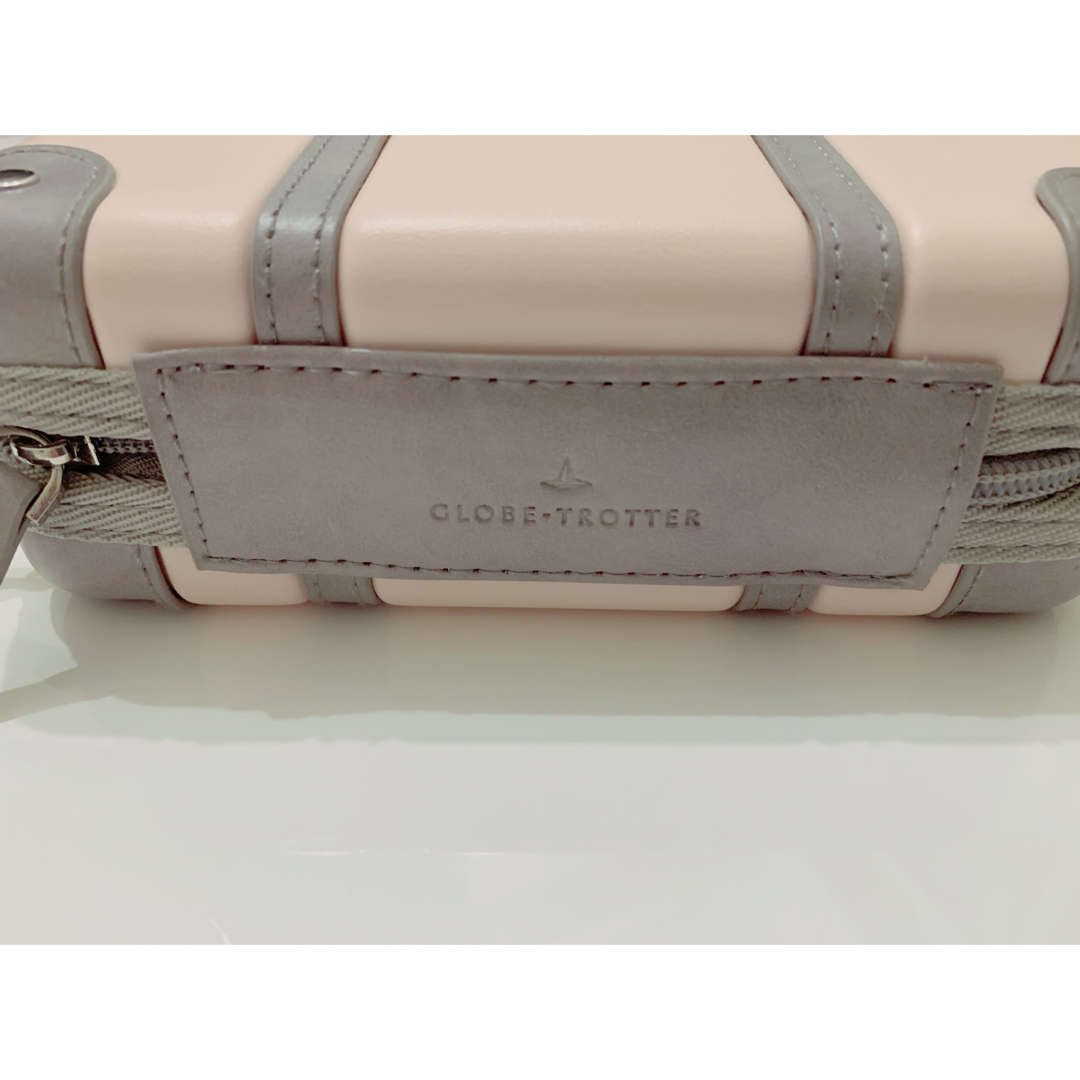 GLOBE-TROTTER(グローブトロッター)の美品🌸ANAファーストクラス　グローブトロッターポーチ【Pink gray】 レディースのファッション小物(ポーチ)の商品写真