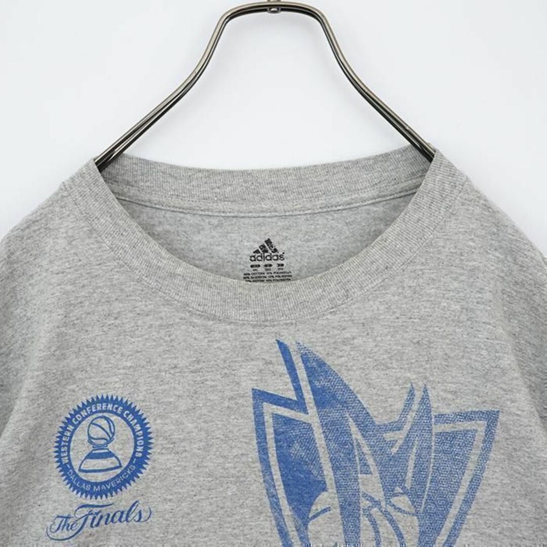 adidas(アディダス)のアディダス NBAファイナル2011 プリントTシャツ 2XL グレー 青 黒 メンズのトップス(Tシャツ/カットソー(半袖/袖なし))の商品写真