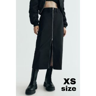 ザラ(ZARA)のZARA　ナイロンスカート ジッパー　XSサイズ　ブラック(ロングスカート)